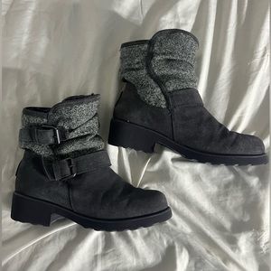 Bearpaw grey snow boots